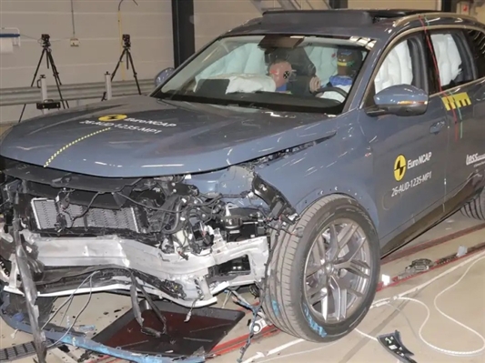 آئودی Q7 نخستین خودرو با نمره ۱۰۰ درصد ایمنی پس از تصادف Euro NCAP لقب گرفت